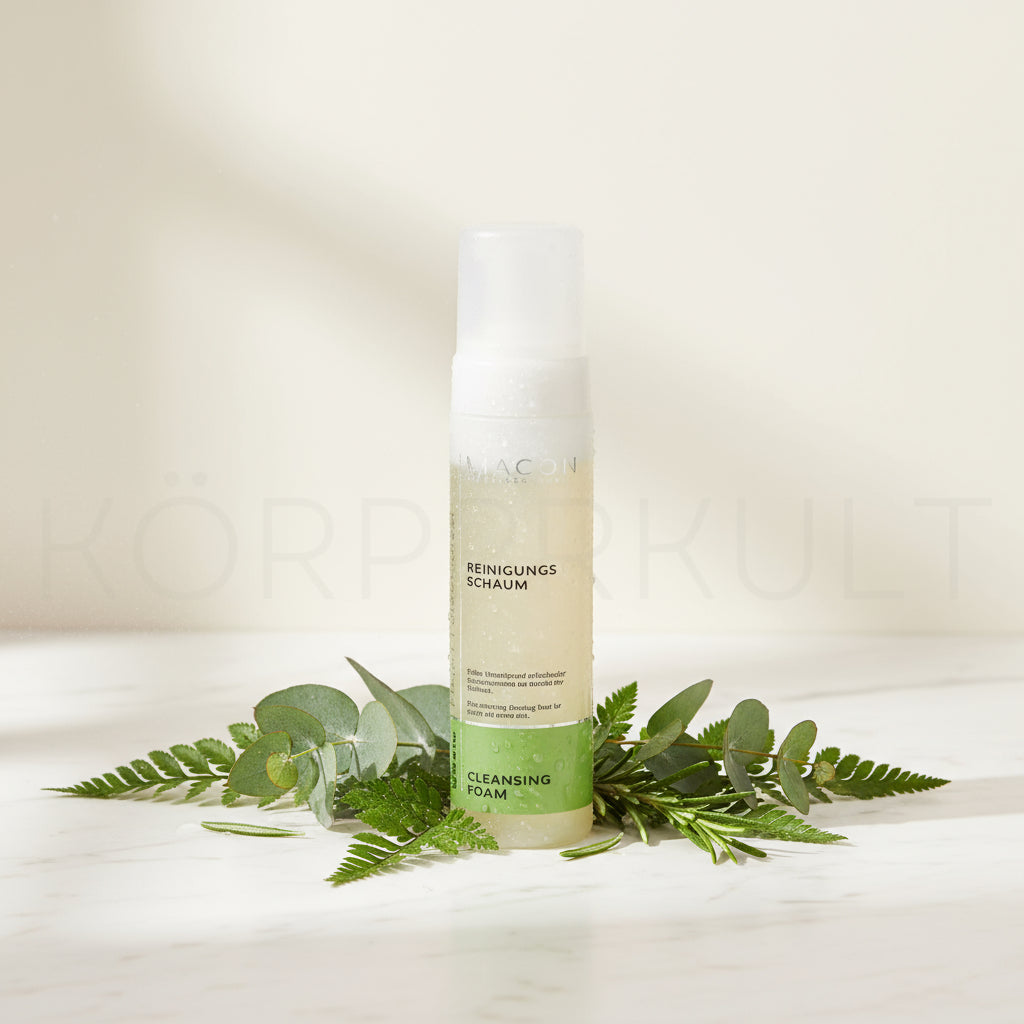 Detailansicht der Verpackung des erfrischenden Reinigungsschaums, speziell für normale und Mischhaut entwickelt.